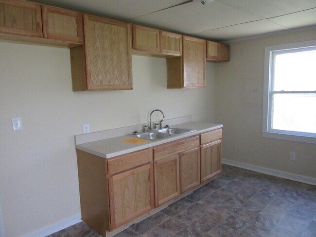 Building Photo - 721 Miller St