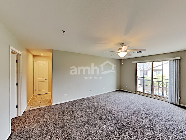 Building Photo - 20734 W Stone Hill Rd