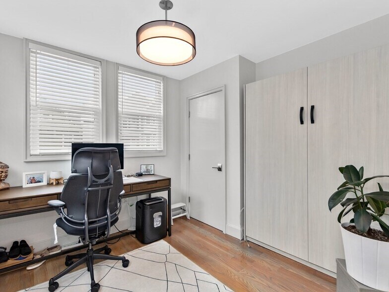 Building Photo - 75 South St