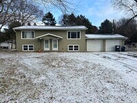 Building Photo - 3015 Pine Lodge Rd