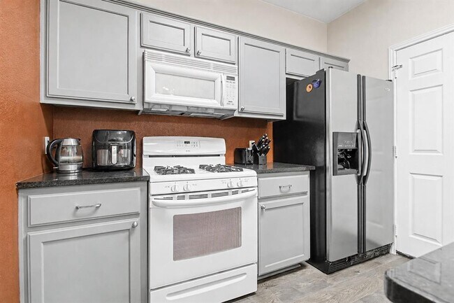 Building Photo - 207 Kates Way