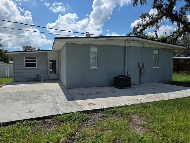 Building Photo - 1103 Teakwood Ave