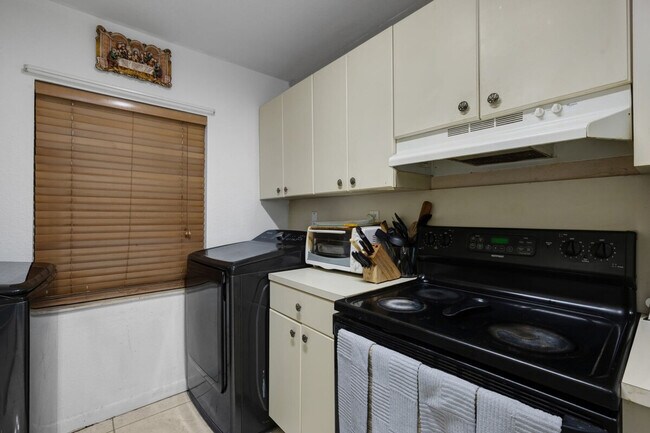 Building Photo - 5310 SW 138th Pl