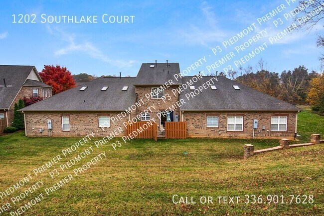 Building Photo - 1202 Southlake Ct