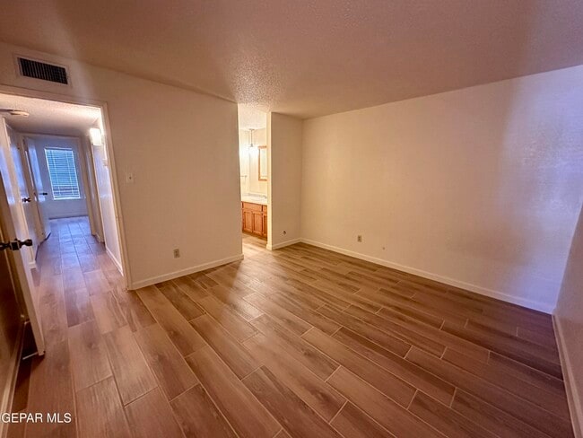 Building Photo - 6201 Escondido Dr