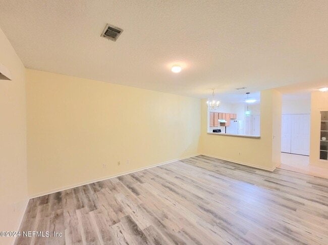 Building Photo - 915 Scrub Jay Dr