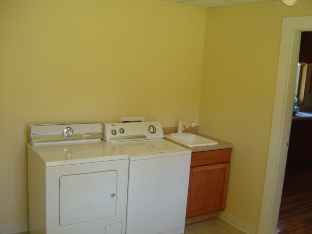 Washer /Dryer/Sink - 1596 Schmidt Rd