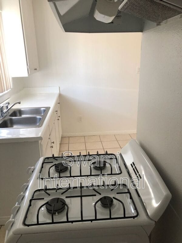 Building Photo - 4542 W Imperial Hwy