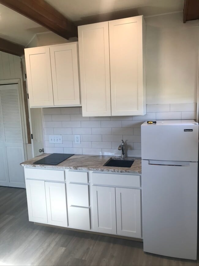 Building Photo - 228 Hawthorne Rd