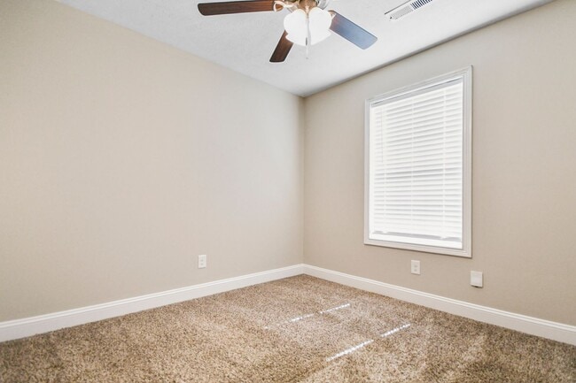 Building Photo - Pet Friendly Four Bedroom with Basement!