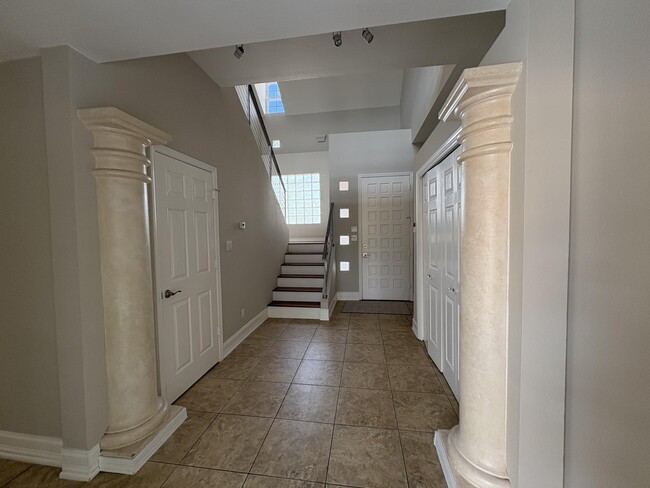 Building Photo - 8612 Eagle Rock Ave NE