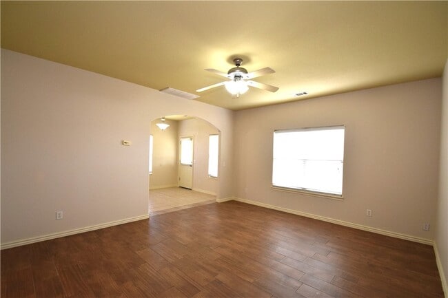 Building Photo - 5005 SW Fieldstone Blvd