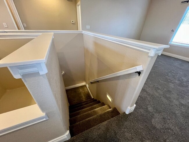 Building Photo - 5807 Zinfandel St