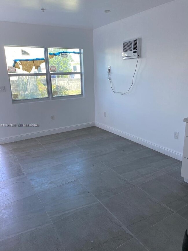 Building Photo - 4023 SW 19th St