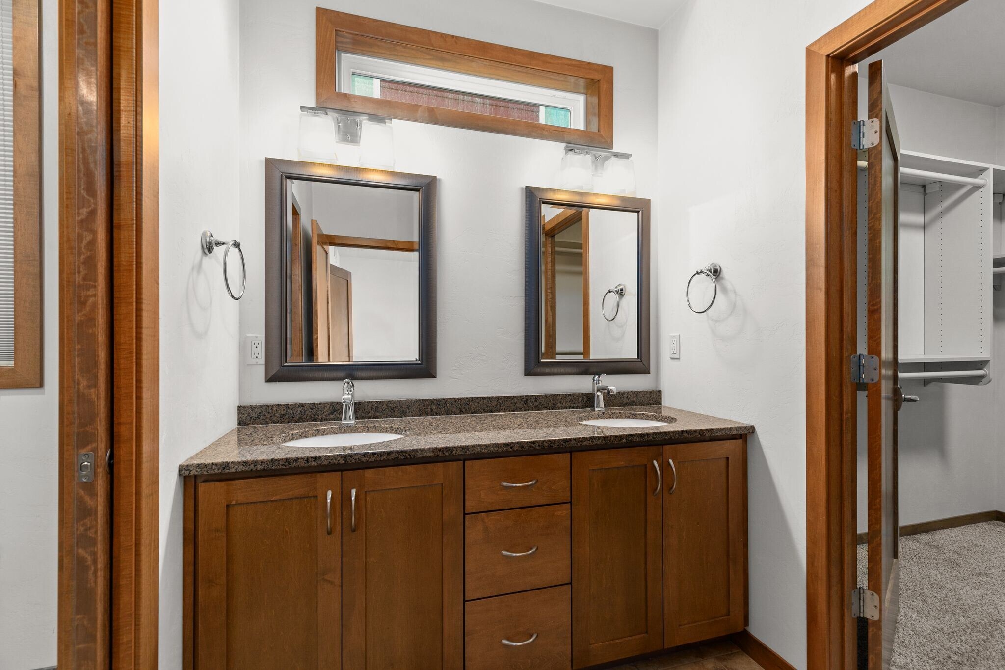 Building Photo - 1141 E Banta Ct