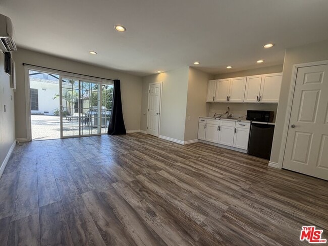 Building Photo - 4747 Cartwright Ave