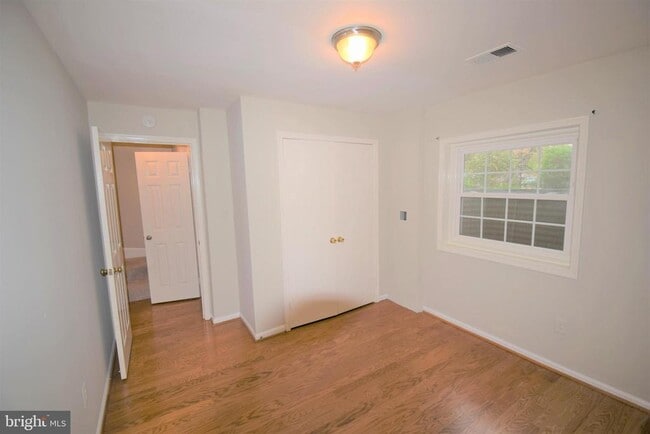 Building Photo - 8243 Cedar Landing Ct