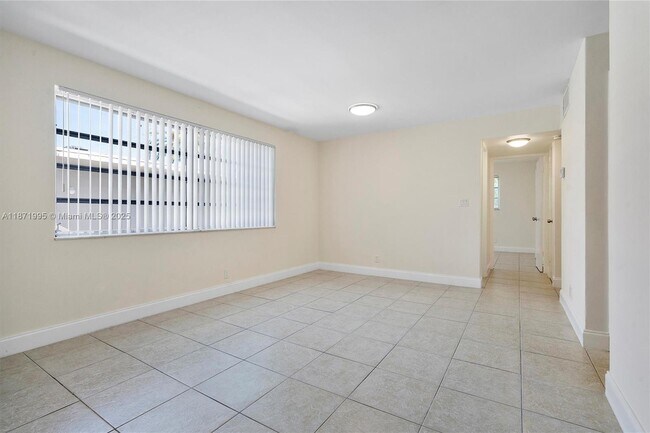 Building Photo - 1715 N 16th Ave