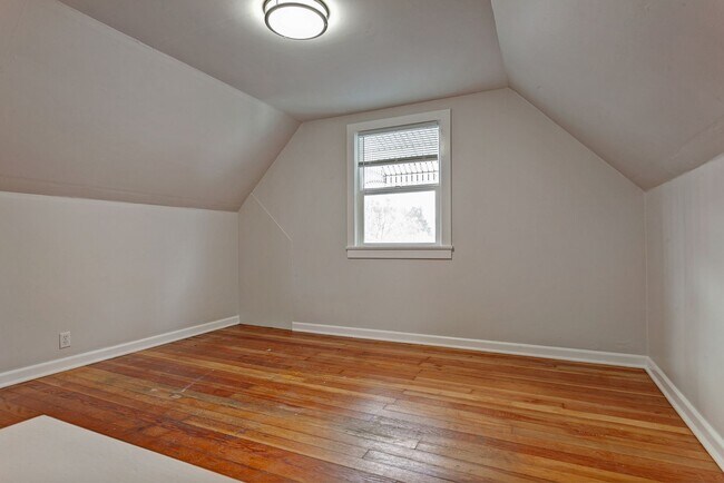 Building Photo - 4bd/1.75ba Seattle House