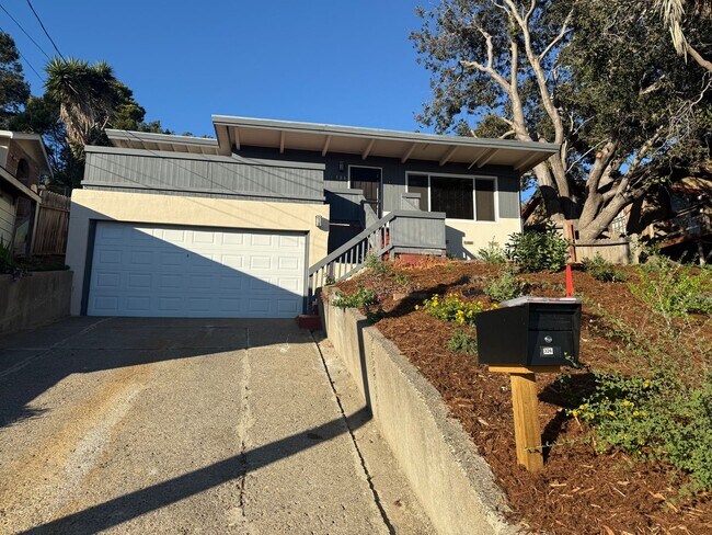 Building Photo - Stunning 2-bedroom, 1.5-bath Modern home in Vallejo with bountiful water views & walking distance...