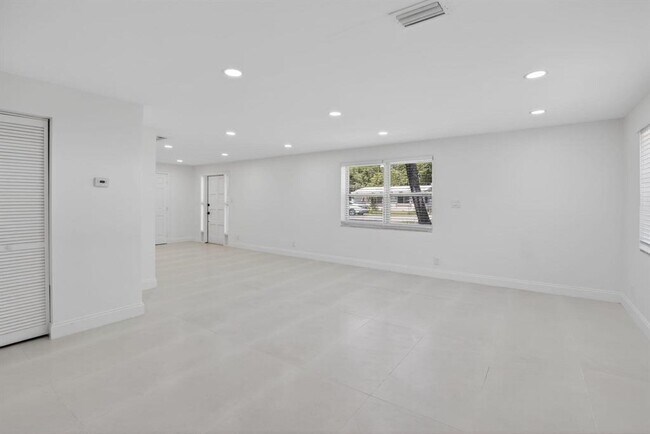 Building Photo - 2630 SW 49th Ct