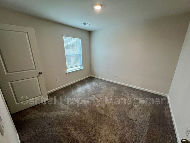 Building Photo - 534 Evaleigh St