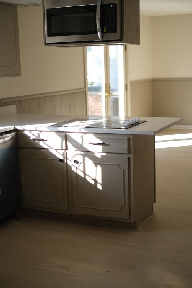 Building Photo - West Lafayette Home, Fenced Backyard, Attached 2 Car Garage, Stainless Appliances, Full Basement