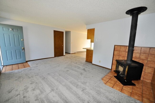 Building Photo - 3 bed 2 bath rancher duplex close to Hayden Lake