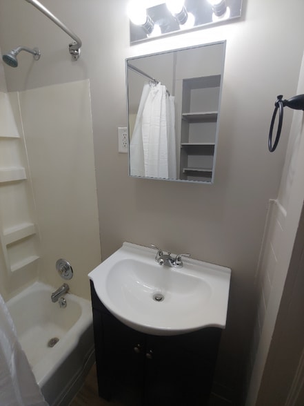 Building Photo - 102 Franklin St