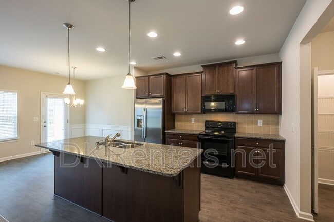 Building Photo - 2666 Pointcrest Way