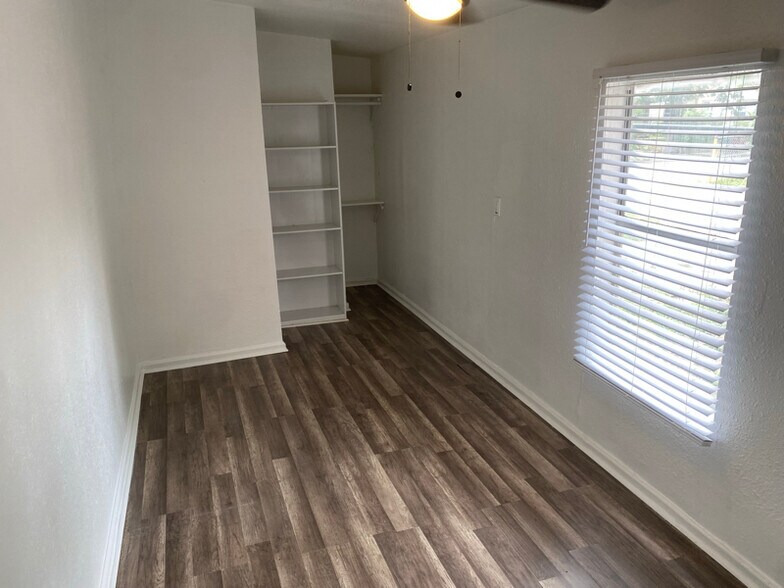Building Photo - 5415 Buena Vista St