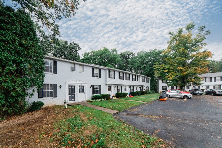 Primary Photo - Hartford Square Townhomes