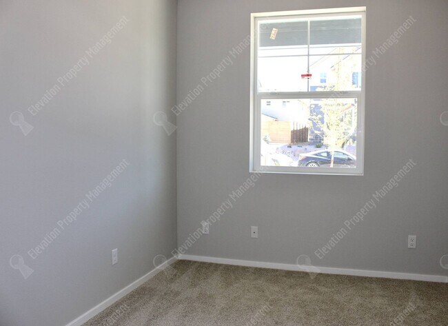 Building Photo - Home in Desirable Stone Creek – Close to t...