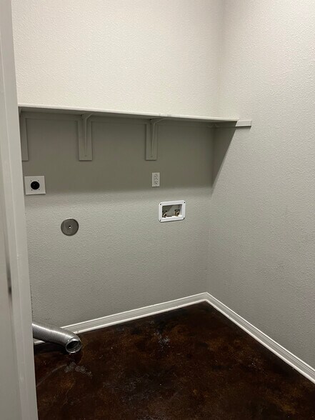 Building Photo - 8119 Redbrush