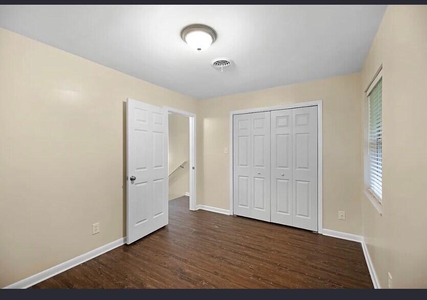Building Photo - 1405 Forest Ave