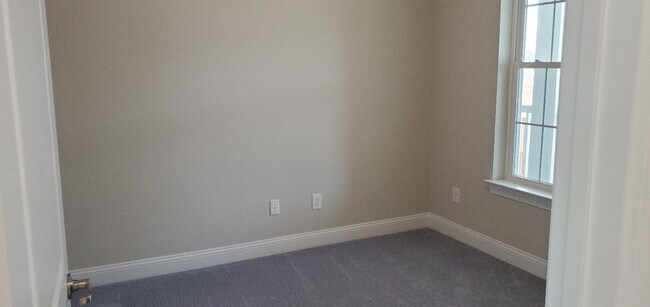 Building Photo - 3 bedroom, 2 bath condo at Queens Harbour