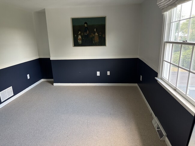 Building Photo - 105 E Ocean Ave