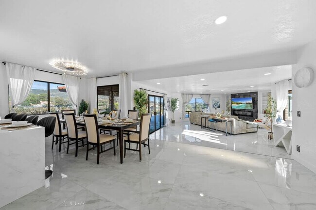 Building Photo - 14552 Skyline Truck Trail