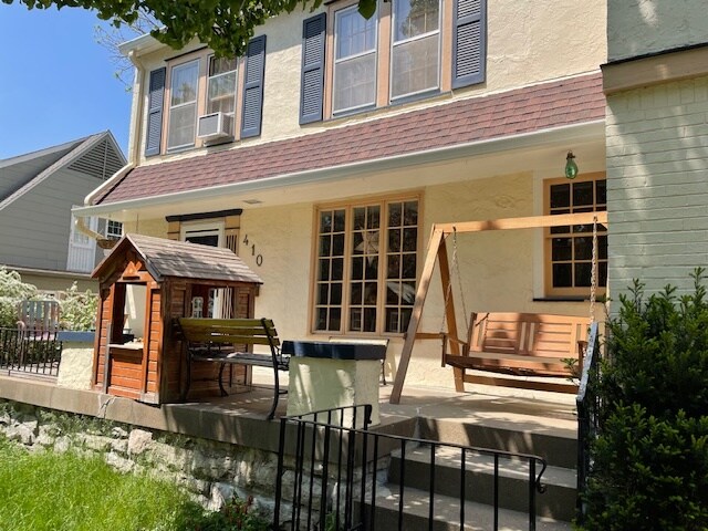 Building Photo - 410 E 73rd St