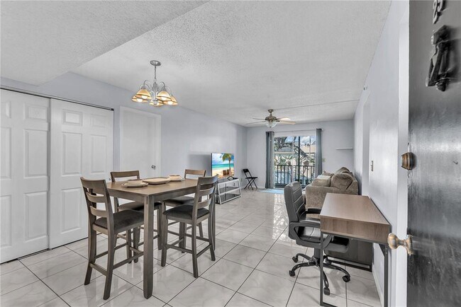 Building Photo - 801 Russell Ln