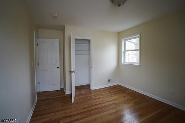 Building Photo - 7 Brown St