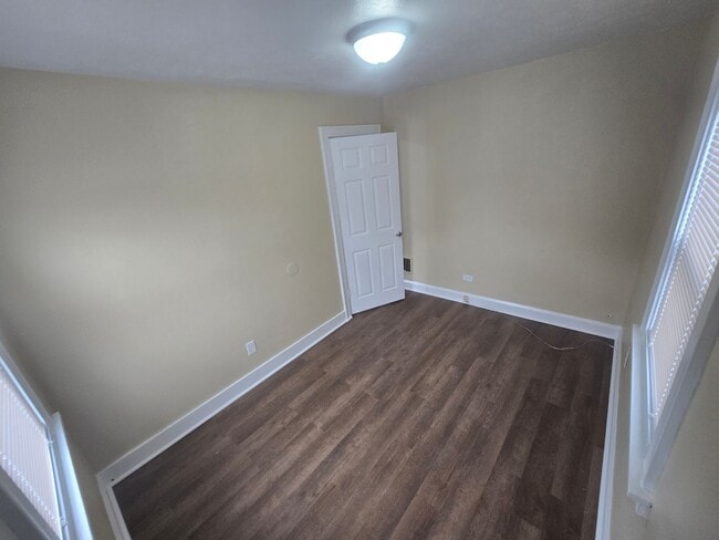 Building Photo - 2 Bedroom House