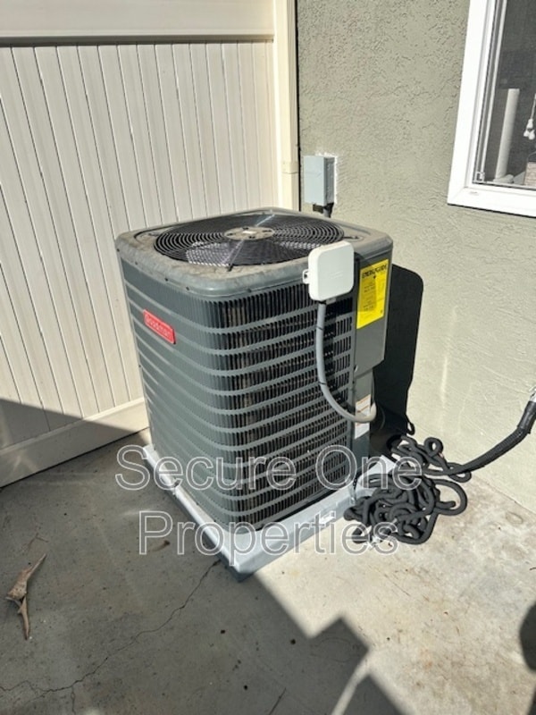 Building Photo - 491 Serento Cir