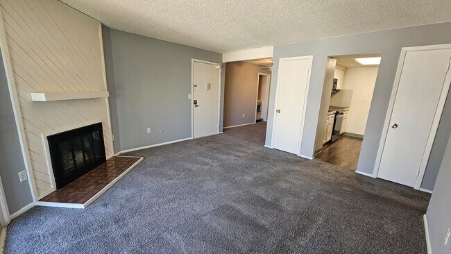 Building Photo - One Bedroom Condo