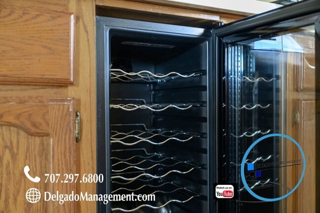 Building Photo - Gorgeous Glen Cove 4 bedroom home.