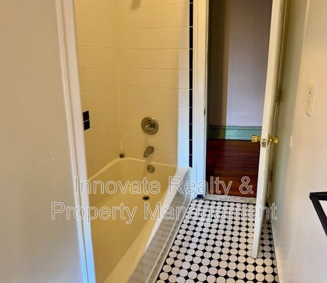 Building Photo - 4416 Locust Ave