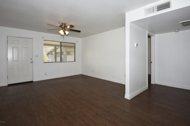 Building Photo - 502 E Mariposa St