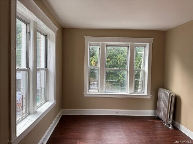 Primary Photo - 249 McLean Ave