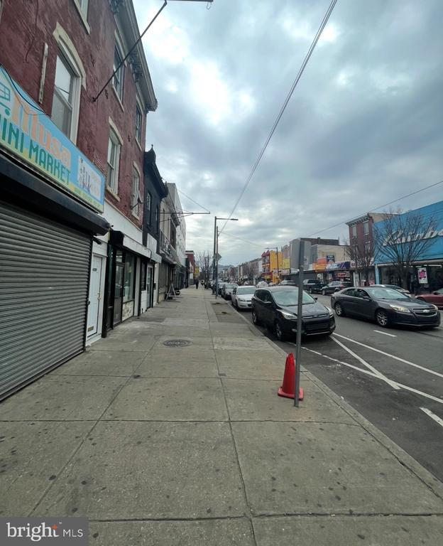 Building Photo - 4087 Lancaster Ave