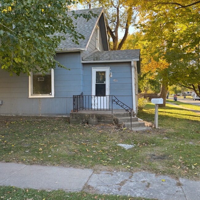 Primary Photo - Spacious 3 Bedroom Home in Council Bluffs ...